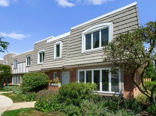 1451 Saint Tropez Ct, Highland Park, IL 60035