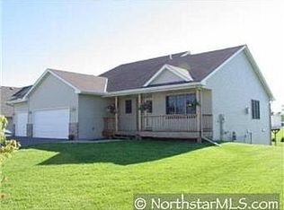 29654 Shoreview Cir, Lindstrom, MN 55045