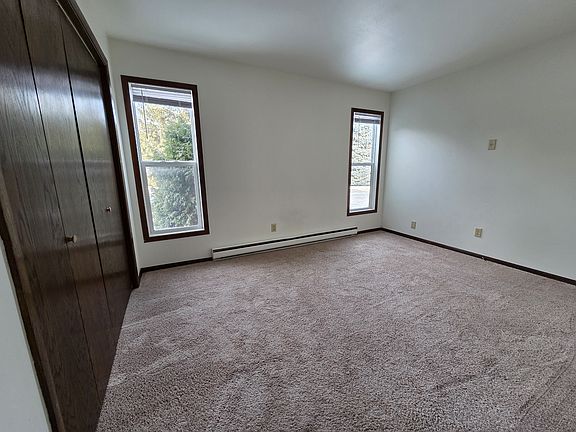 5th image of 927 Louise St #1