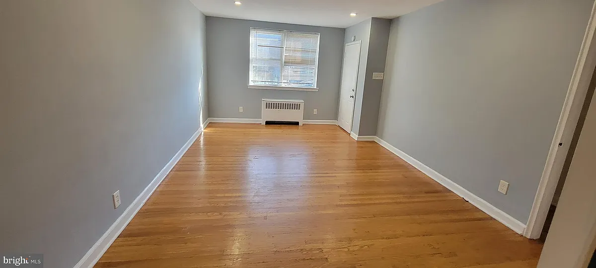 Building Photo - 307 E Clarkson Ave #1