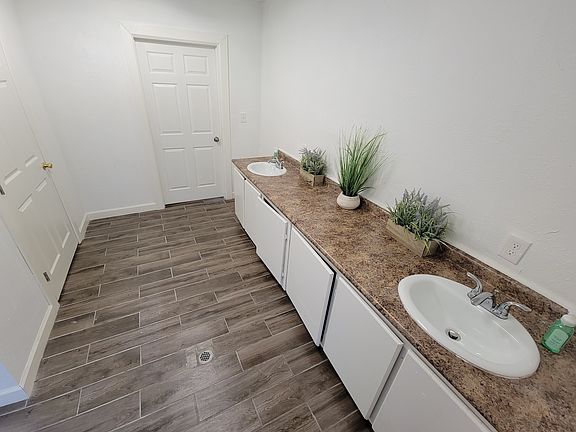 2nd image of 2529 Bethurum Ave