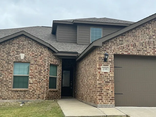 4 bed, 2000 sqft, $2,250 — Photo 2
