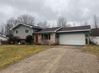 10571 Center Rd, Traverse City, MI 49686