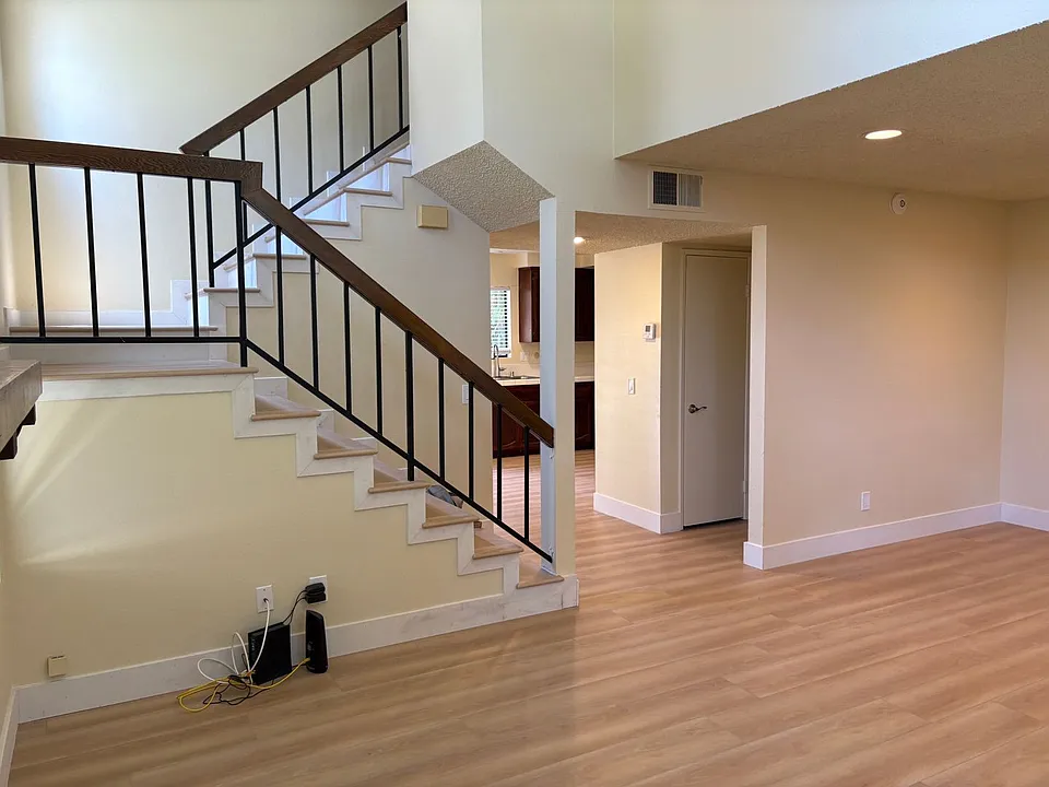 6865 Valley Circle Blvd #8
