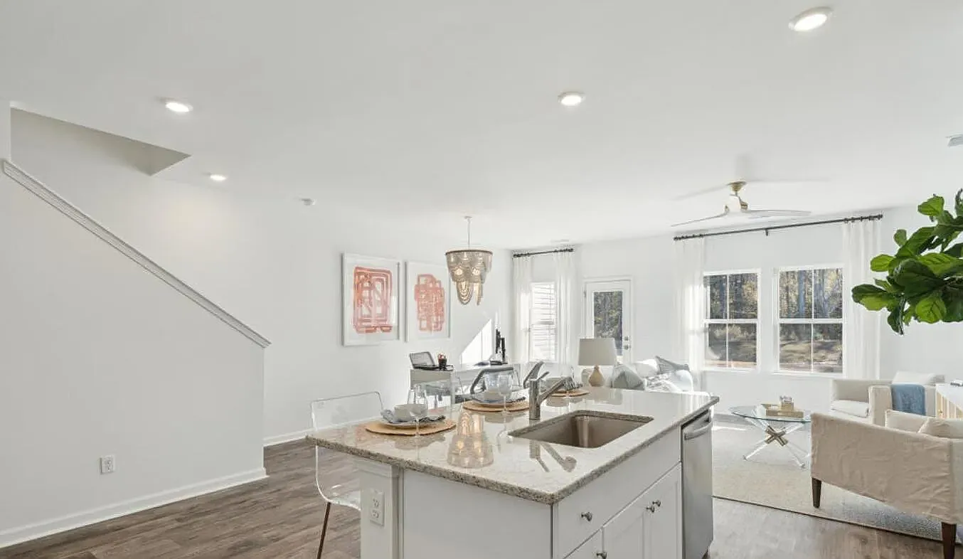 3 bed, 2.5 bath, 1805 sqft, $2,500 — Photo 3