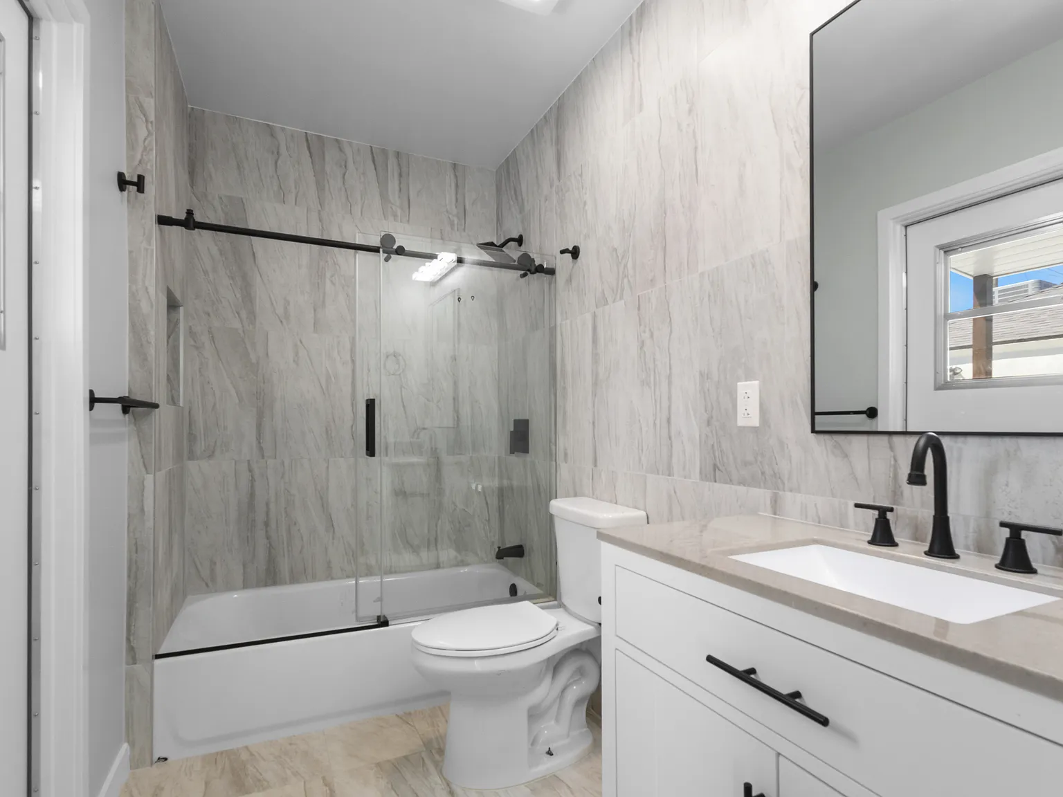 3 bed, 1218 sqft, $3,800 — Photo 4