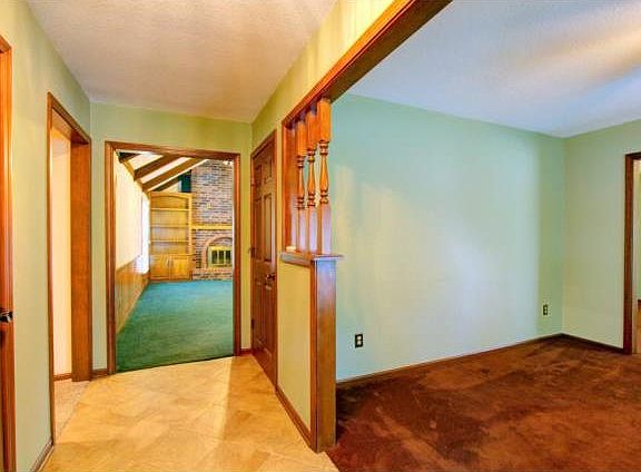 5th image of 512 NE Sunny Creek Ln
