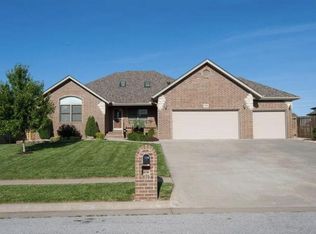 3750 N Ashbury Dr, Springfield, MO 65803
