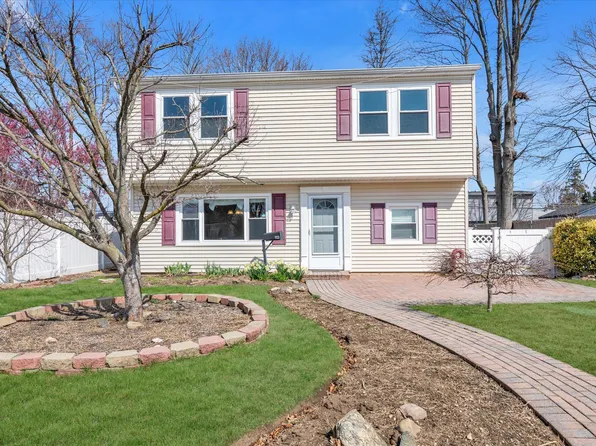 113 Shelter Lane, Levittown, NY 11756