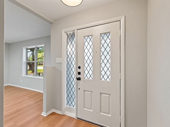 5th image of 2829 Southgate Dr