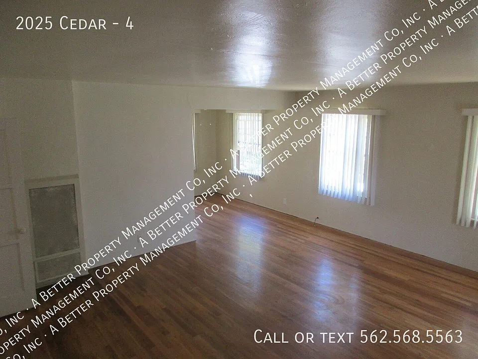 2025 Cedar Ave #4