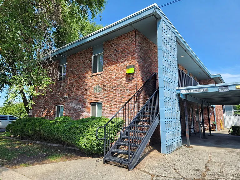 5222 N Regal St #F — Photo 1