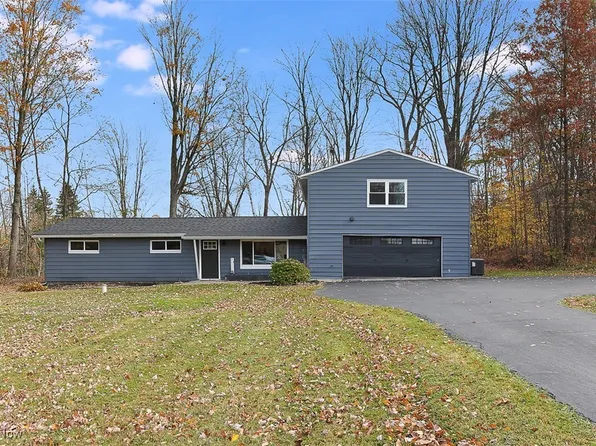 19039 Hillside Ln, Chagrin Falls, OH 44023