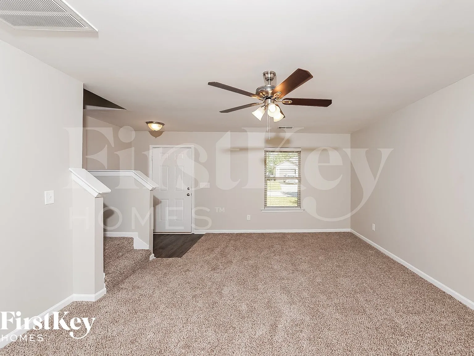 3 bed, 2.5 bath, 1650 sqft, $1,620 — Photo 3