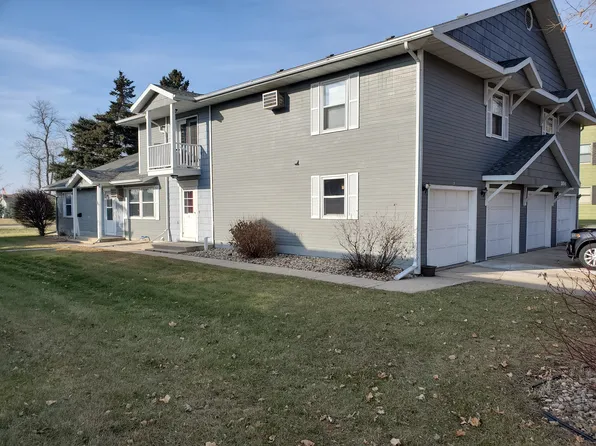 1104 Hackberry Dr #3, Marshall, MN 56258