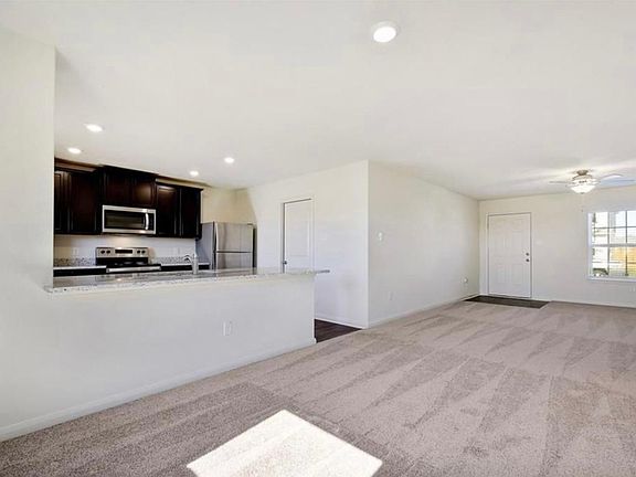 4th image of 313 Riverdale Dr