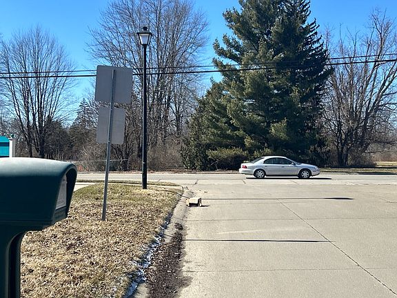 4th image of 39377 Commons Dr