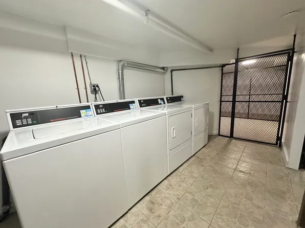 716 Sackett Street image 11 of 13