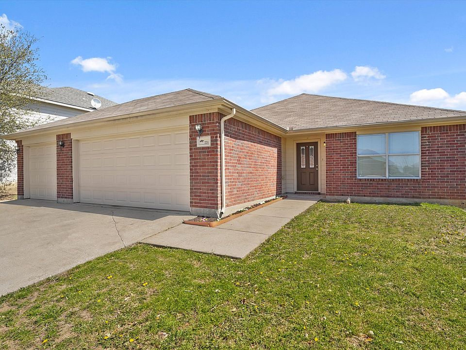 1st image of 221 Oaklawn Dr
