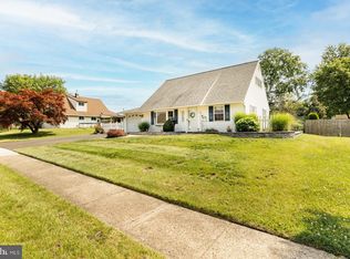 22 Heartwood Rd, Levittown, PA 19056