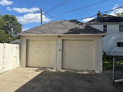 5th image of 22258 Francis St