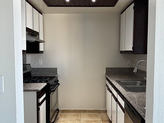 4th image of 945 N Serrano Ave #8d745424d