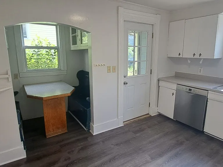502 S Aurora Street — Photo 5