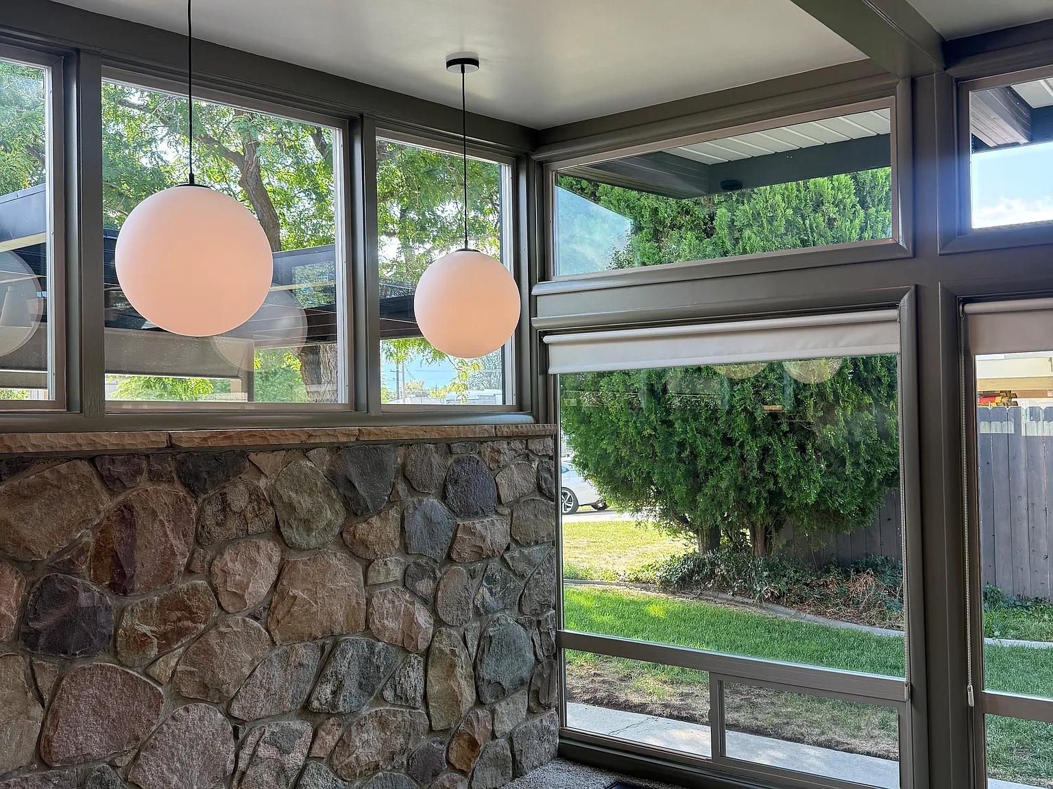 3 bed, 2000 sqft, $3,200 — Photo 2
