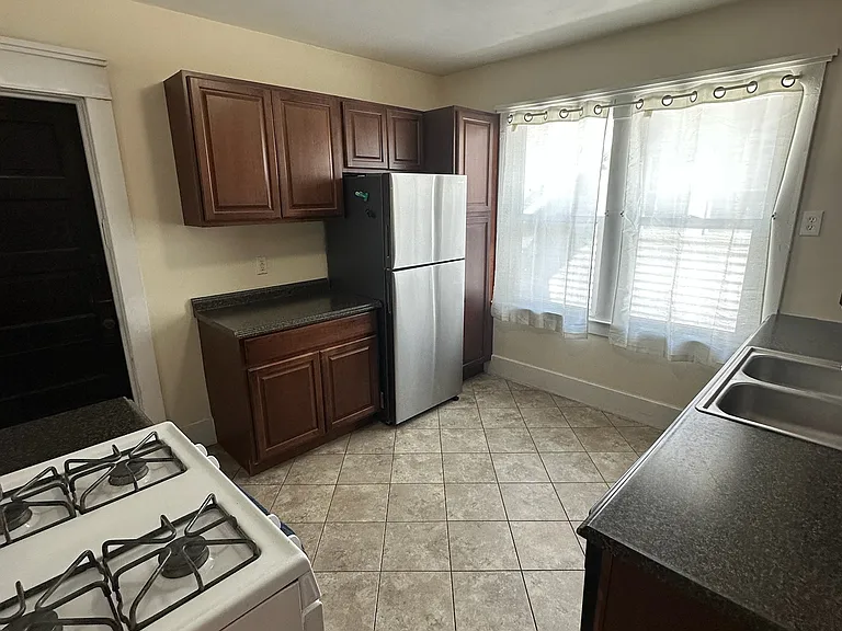 686 Tacoma Ave #2 — Photo 4
