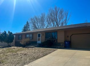 1762 Shakopee Ave E, Shakopee, MN 55379