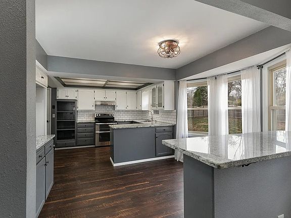 5th image of 1315 S Oak Run Pl