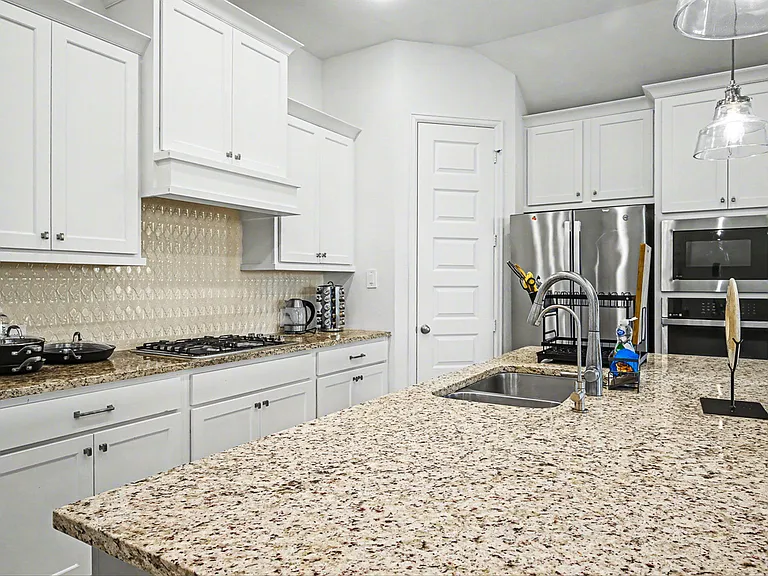 5610 Vintage Oaks Ln — Photo 17