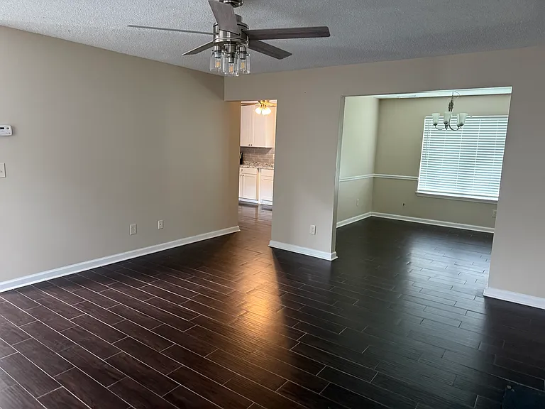 7519 Sugarcreek Dr — Photo 17