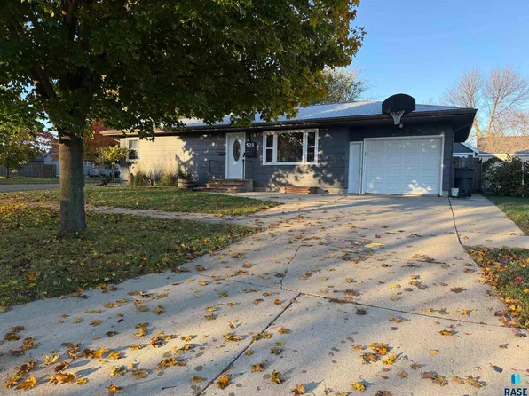 503 N Oakley St, Luverne, MN 56156