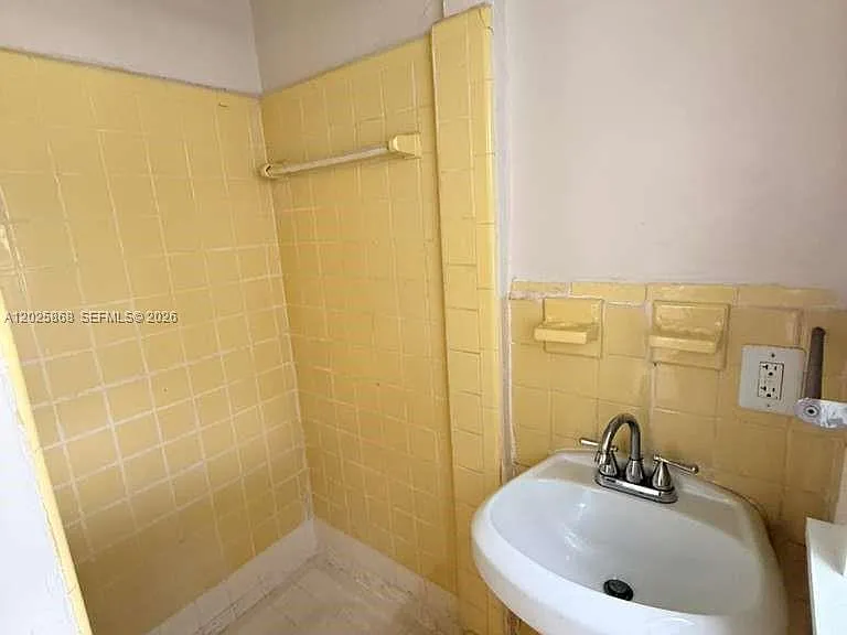 1919 SW 2nd St #B — Photo 12