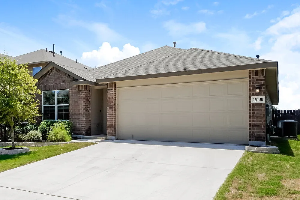 4 bed, 2.0 bath, 1703 sqft, $1,965 — Photo 3