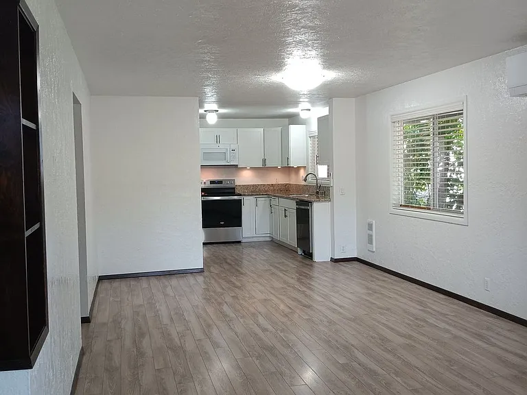 362 N 2nd St — Photo 4