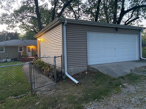 3rd image of 2255 Vermillion St