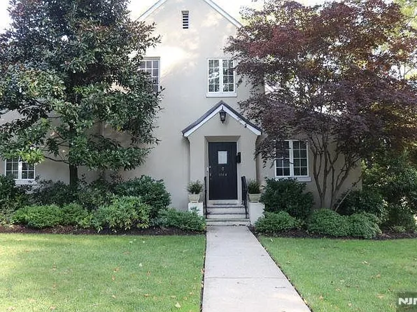 1014 Arcadian Way, Fort Lee, NJ 07024