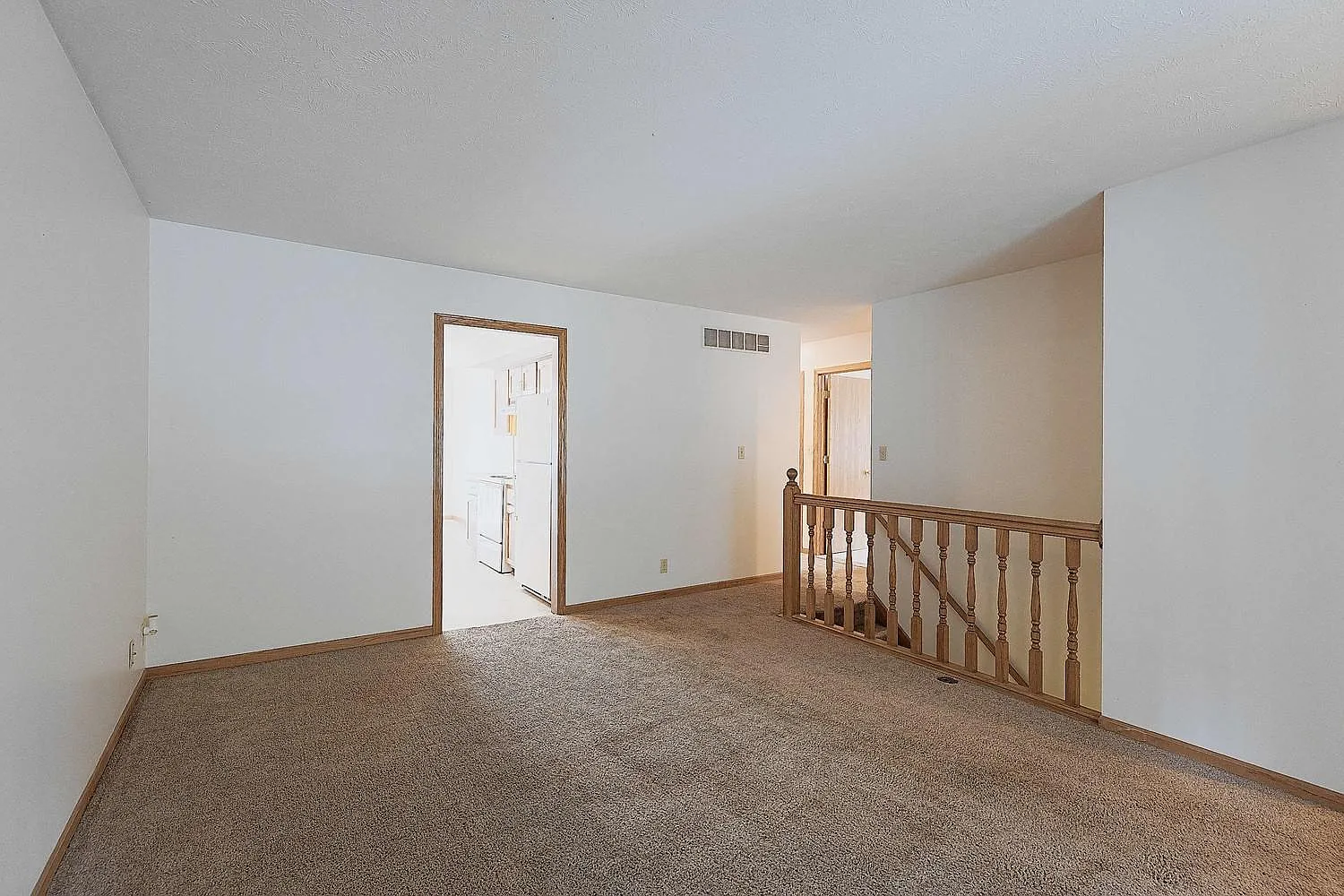 3 bed, 1402 sqft, $1,659 — Photo 3