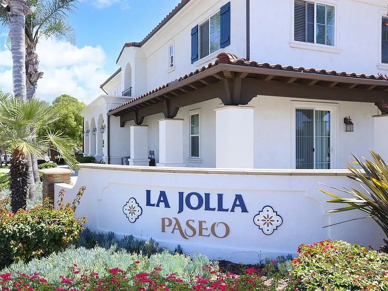 La Jolla Paseo — Photo 11
