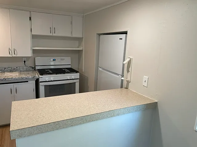 Building Photo - 27001 Vernon Ave #1