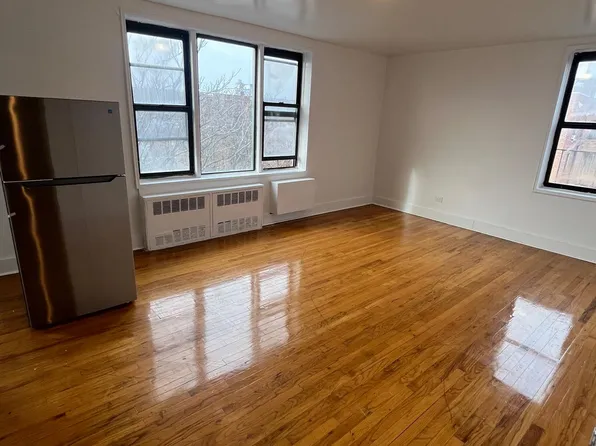 860 East 18th Street image 1 of 4