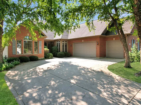 976 Black Walnut Dr, Sugar Grove, IL 60554