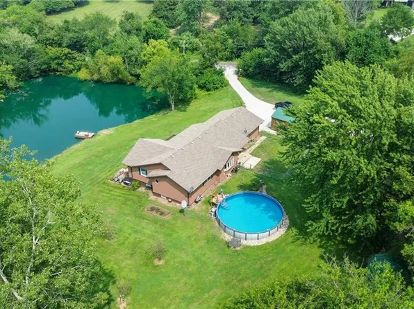 7114 S Oak Hill School Rd, Oak Grove, MO 64075