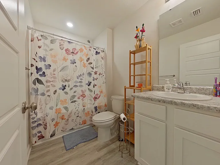 10-web-or-mls-10 Bathroom-3_04132026
