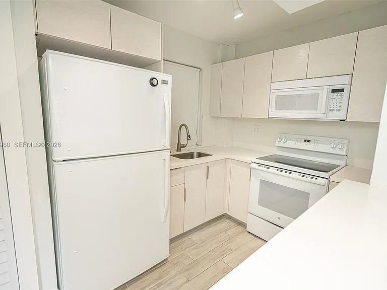 810 Salzedo St #15 — Photo 11