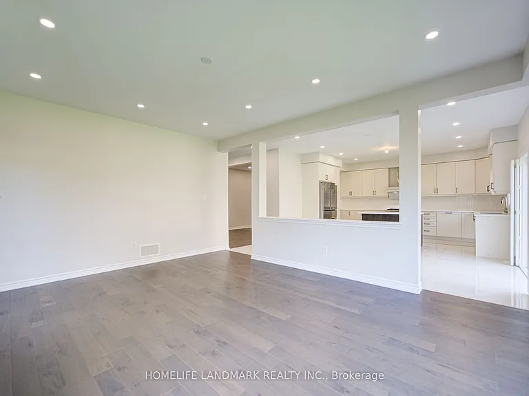 18 Kenneth Ross Bnd — Photo 30