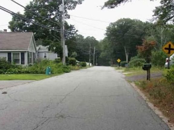 Exterior Neighborhood (street photo)
