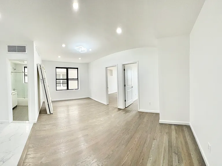 2229 E 7th St #3K — Photo 2